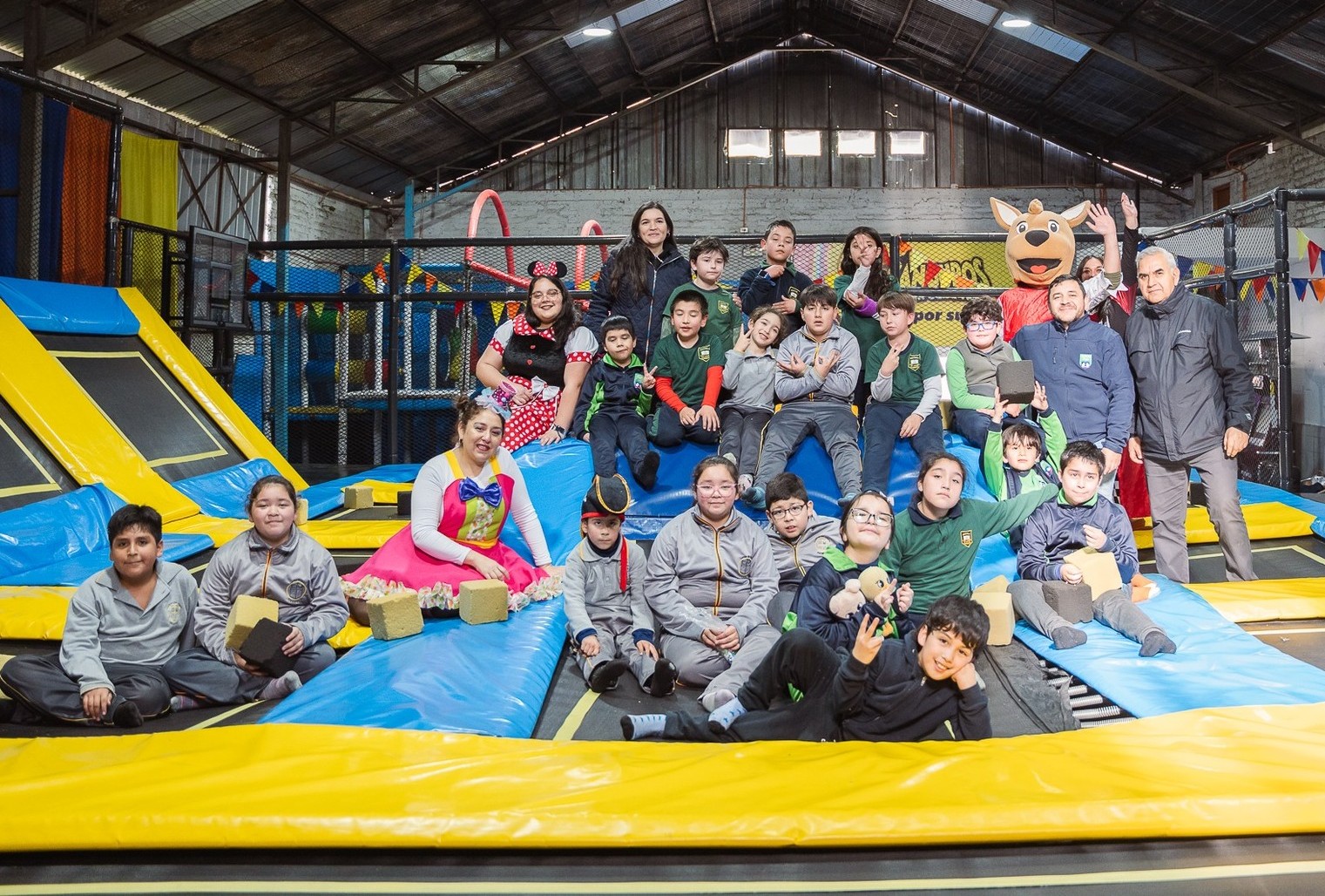 ESTUDIANTES DE ESCUELAS RURALES SE RECREAN